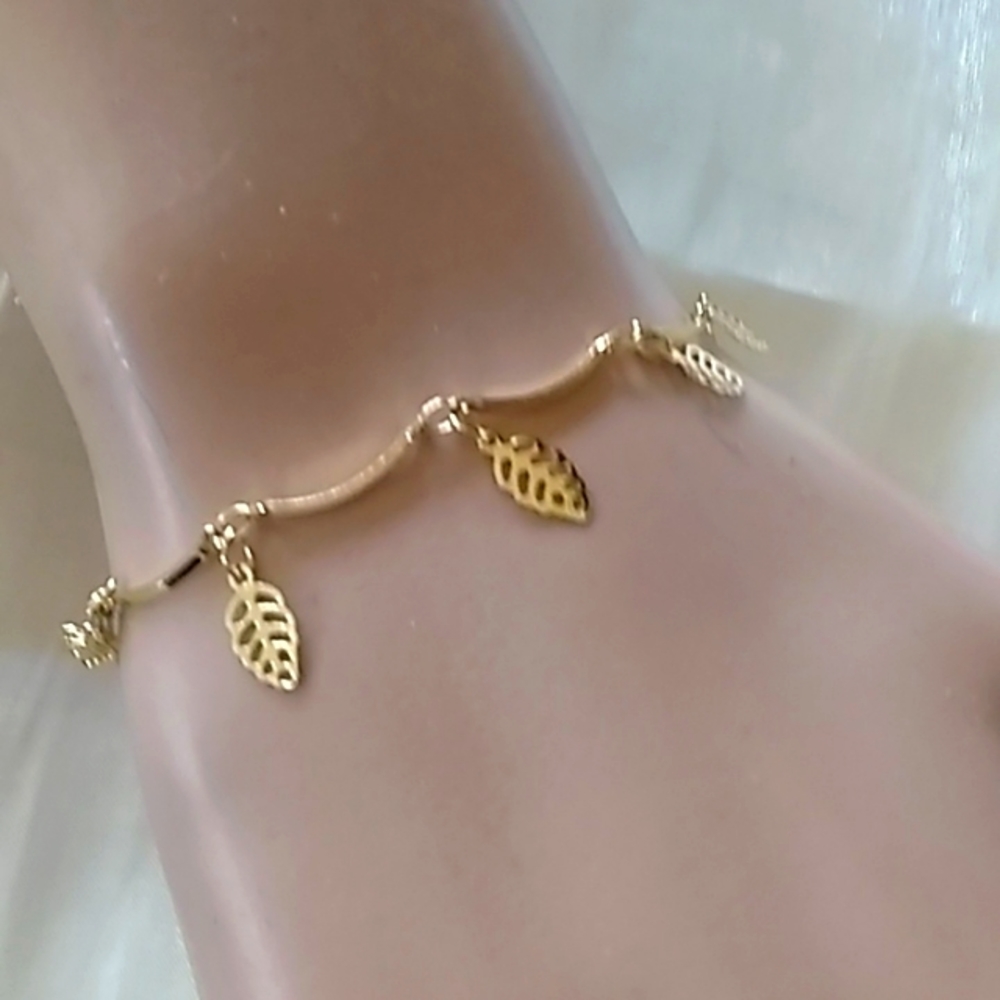 Pretty Leaf Bracelet